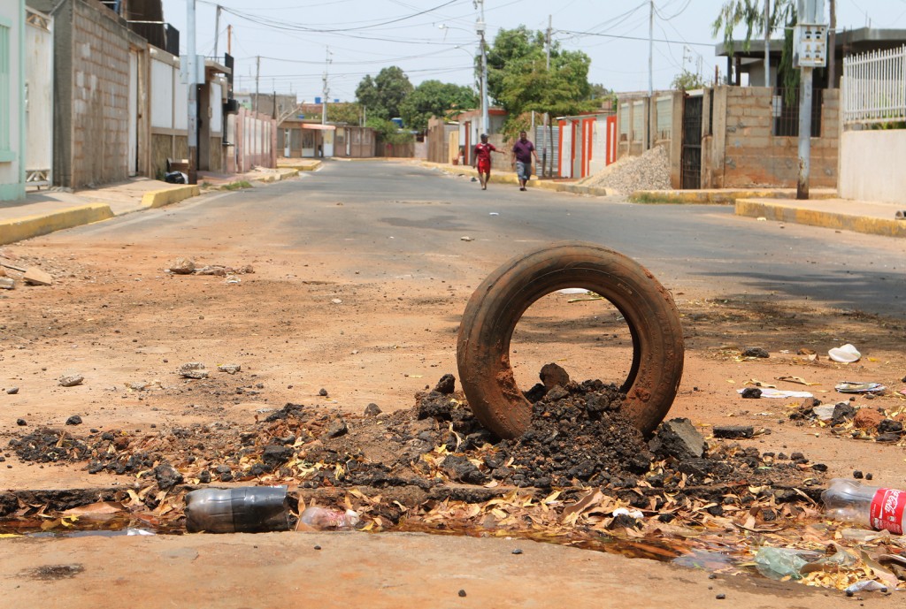 HM CALLE 85 CON 63D SECTOR LOMAS DEL VALLE EN CUMBRES DE MARACAIBO-DESDE LA CALLE (FOTO.HUMBERTO MATHEUS)2