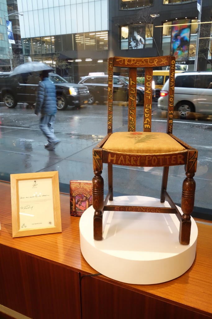 Rowling usó esta silla para escribir los dos primeros de los siete tomos de su saga: “Harry Potter y la piedra filosofal” (1997) y “Harry Potter y la cámara secreta” (1998).
