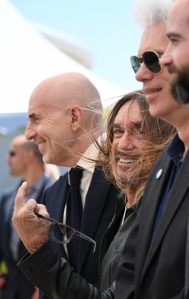 El productor estadounidense Carter Logan (i-d), el cantante estadounidense Iggy Pop, el cineasta estadounidense Jim Jarmusch, y el productor argentino Fernando Sulichin, durante el pase gráfico del documental 'Gimme Danger', en la 69 edición del Festival Internacional de Cine de Cannes en Francia.