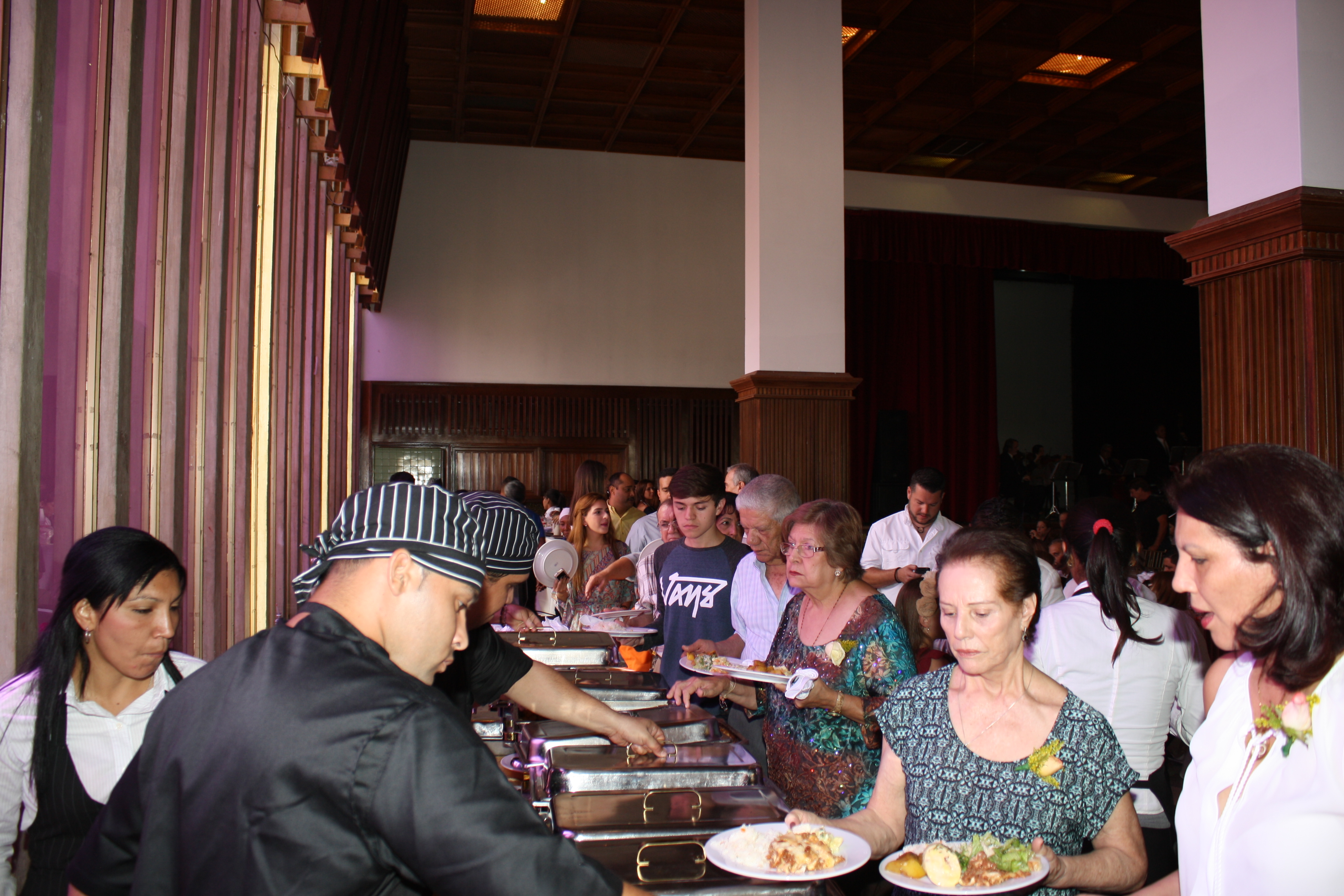 Socios disfrutaron de un delicioso buffet