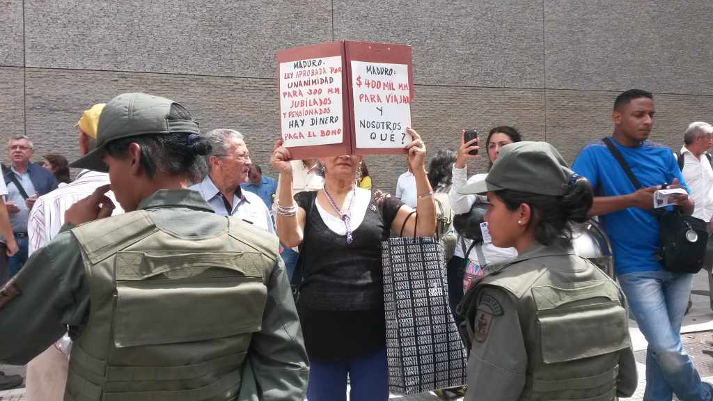 Jubilados de Lara exigen bono de la alimentación y medicinas - Diario ...