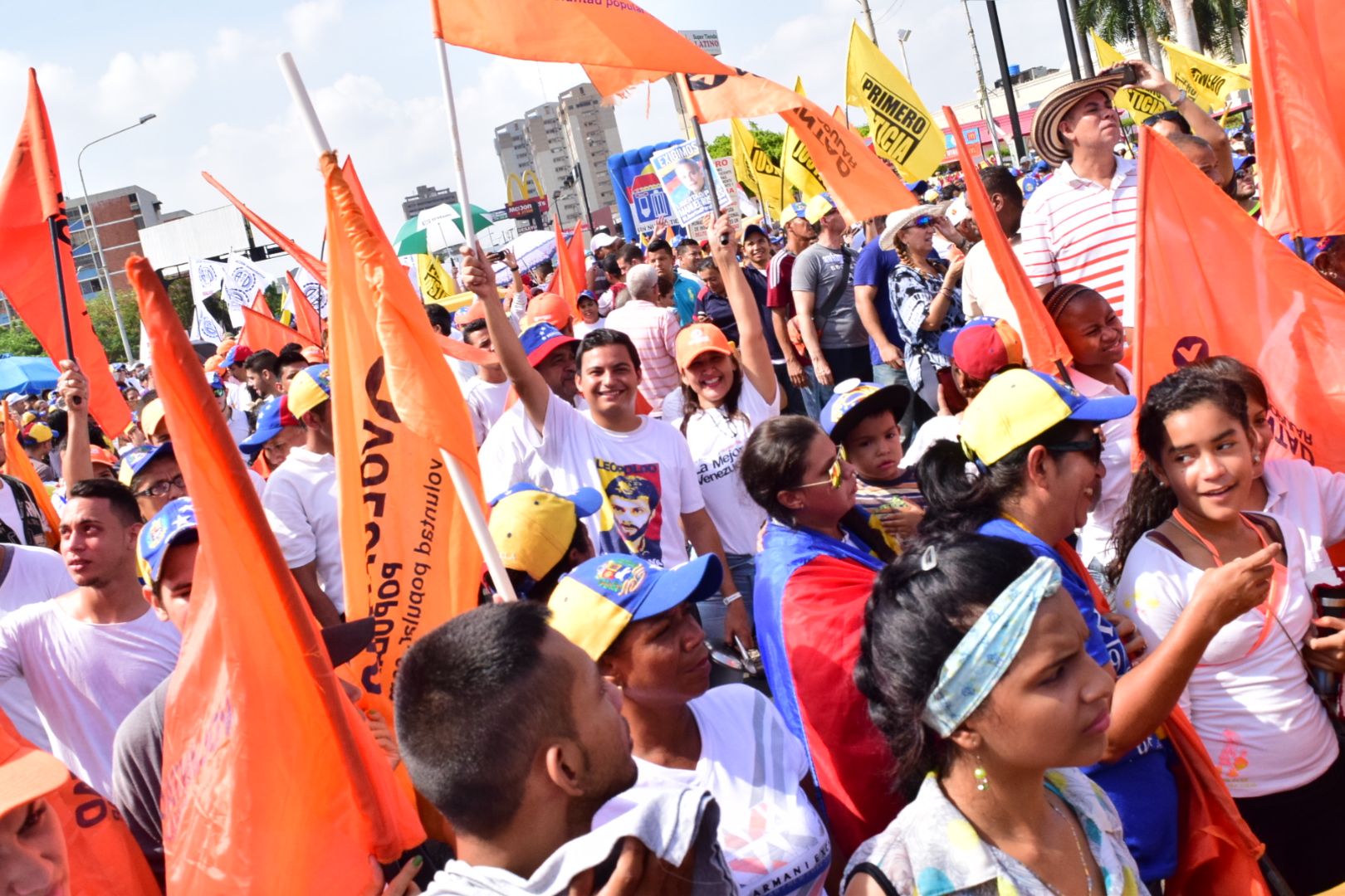 ZULIANOS MARCHAN AL CNE (5)