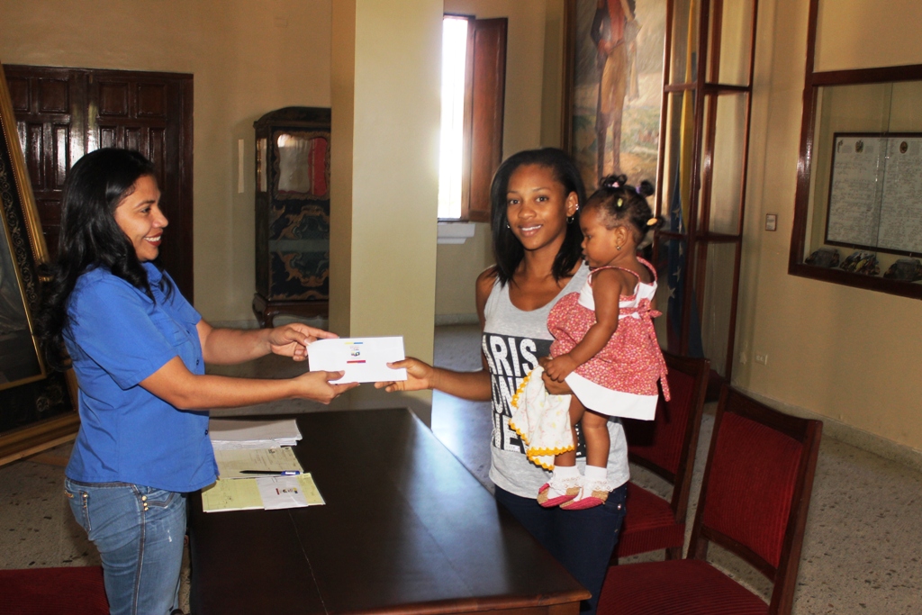 16-03-2017-em-entrega-de-ayudas-sociales-8