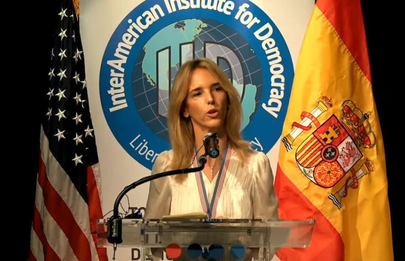 Cayetana Álvarez a Trump: “¿Quieren una América segura? Depongan a Maduro”  - Diario Versión Final