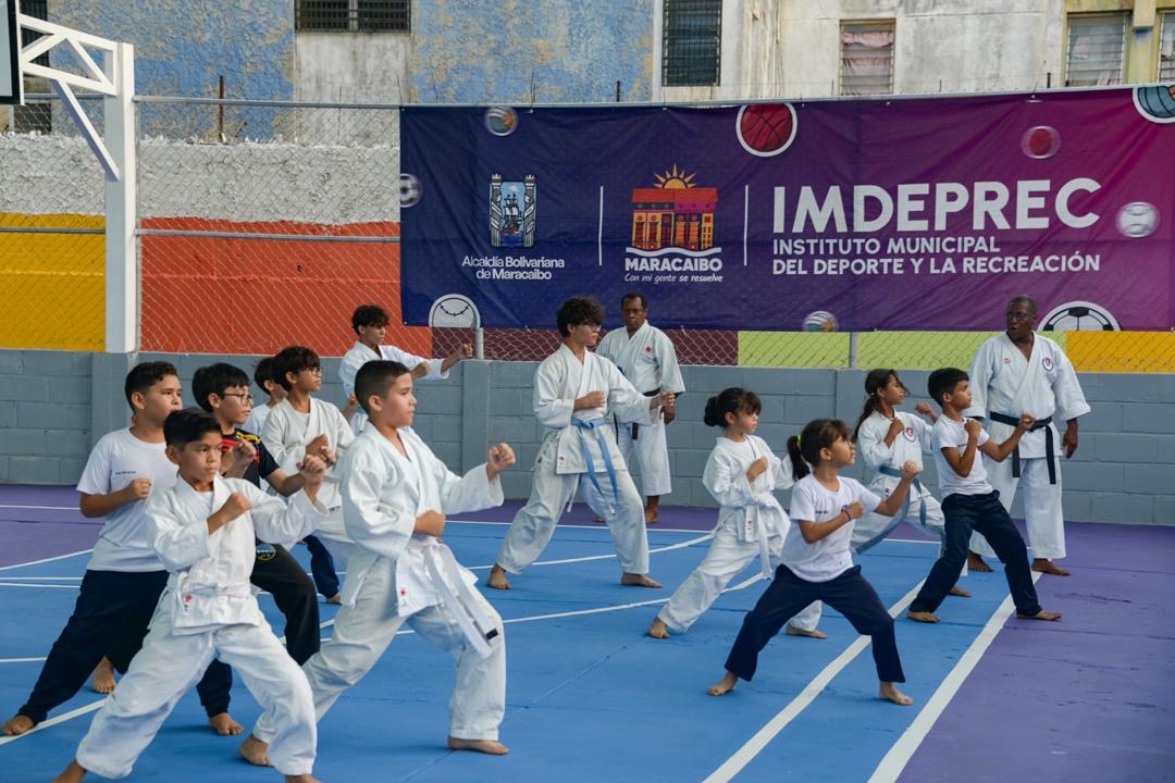 Entregan rehabilitada la cancha de usos múltiples “Ayacucho” - Diario ...